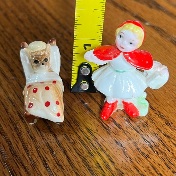 Little red riding hood in big bad wolf miniature figurines 1960s nursery rhyme - Picture 4 of 11